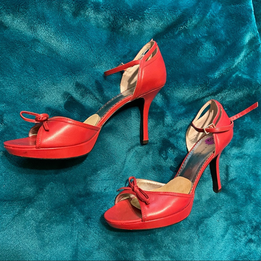 Red Heels - Picture 4 of 6